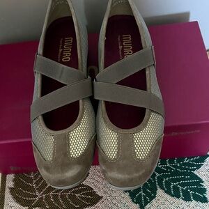 Munro Women's Taupe Combo Gold Mary Jane Flats Elastic Top Sz 7.5 N NIB